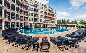 Avenue Deluxe Hotel